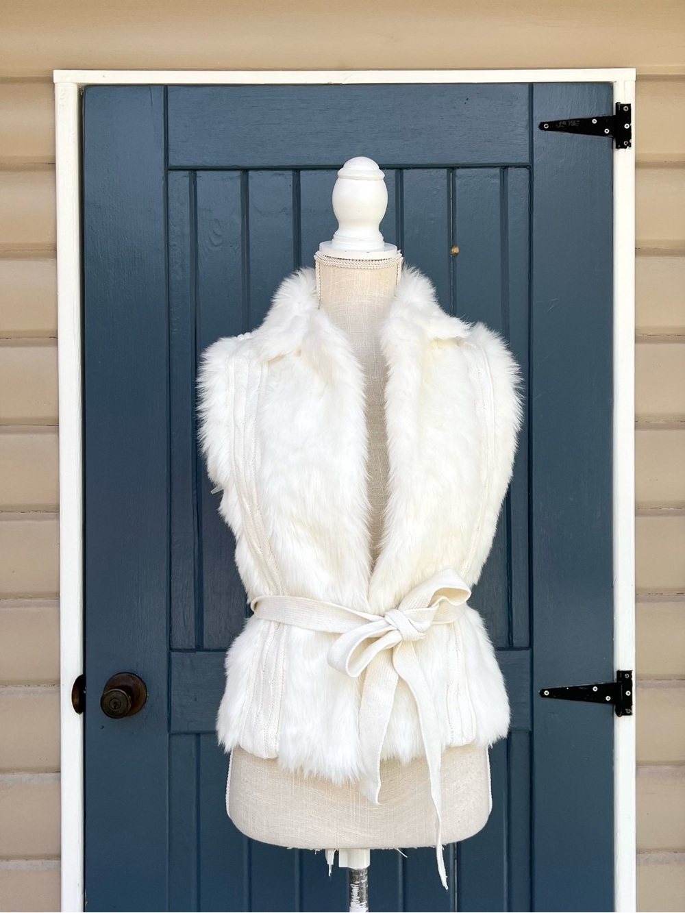 Vintage XOXO Faux Fur & Cable Knit Belted Vest Women’s Size Small